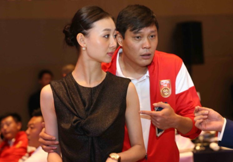 包含足球场外的爱情:哪些球星娶了明星/模特?的词条 包含足球场外的爱情:哪些球星娶了明星/模特?的词条