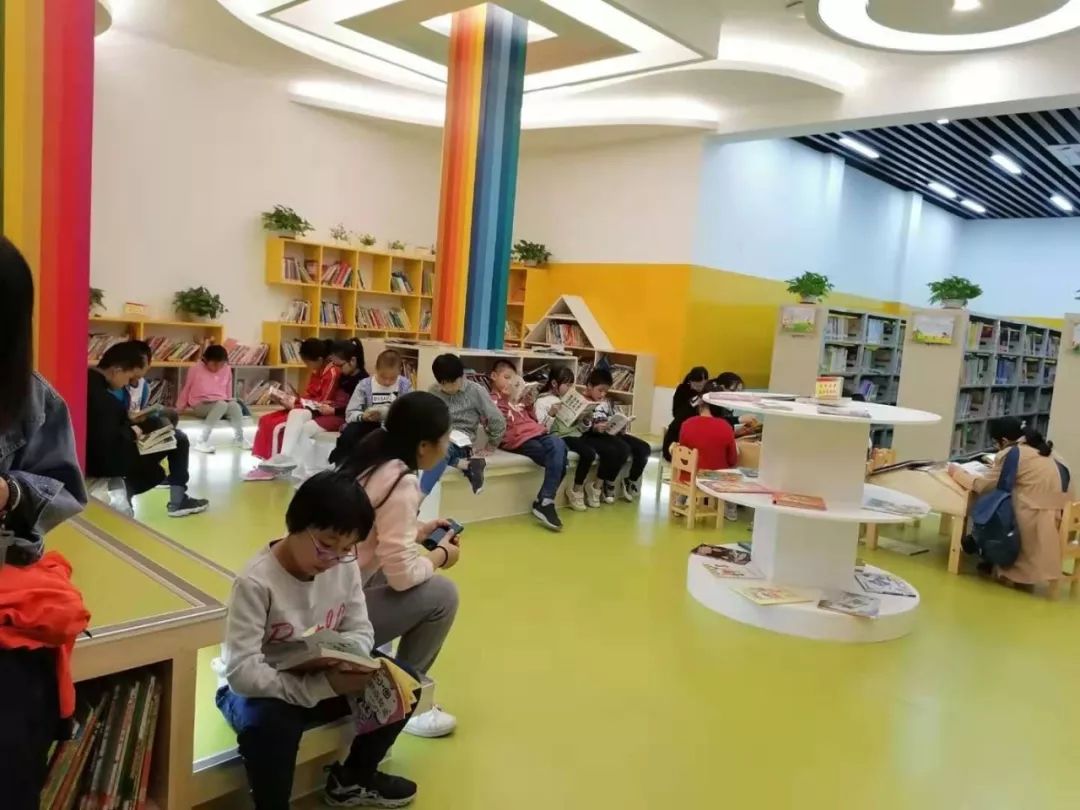 开云体育-体育主题书店走红，运动+阅读新模式 