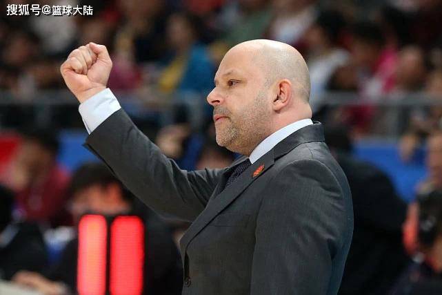 开云体育入口-传奇教练专访：执教三十年的变与不变的简单介绍