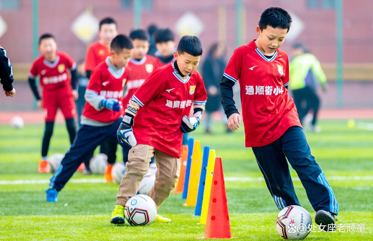 开云体育入口-球星儿子踢球合集：足球基因太强大的简单介绍