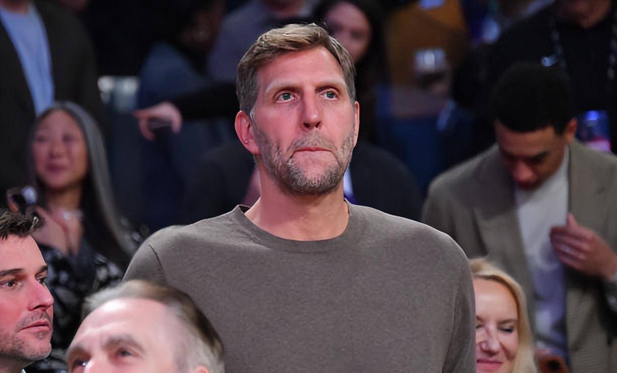 包含诺维茨基雕像揭幕，独行侠永久致敬传奇的词条