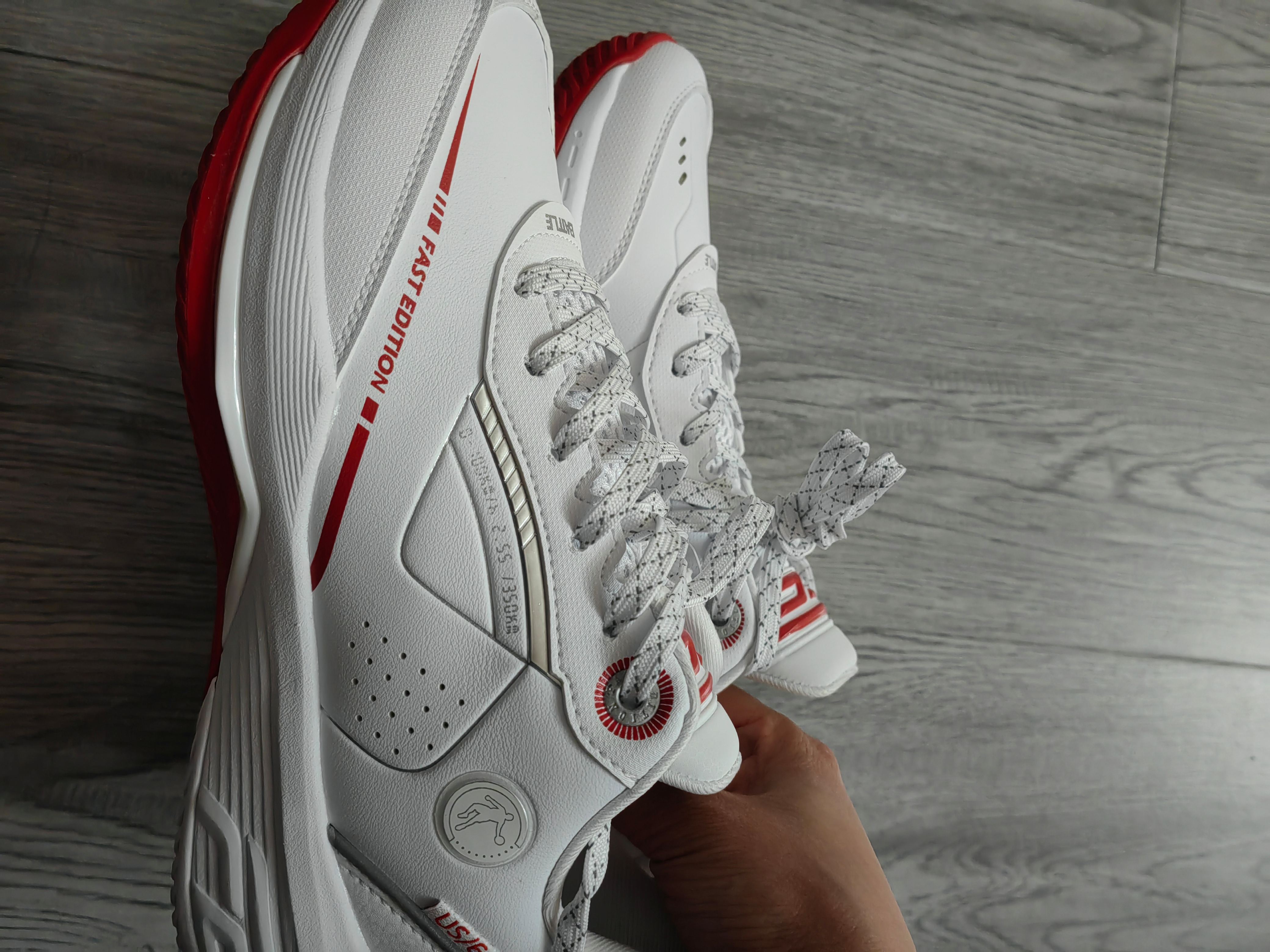 开云体育入口-关于体育收藏品拍卖：乔丹战靴拍出天价的信息