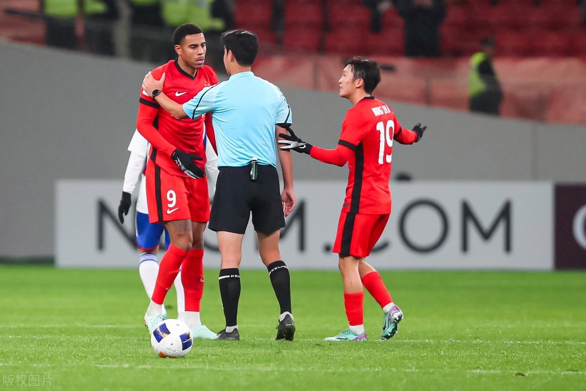 开云体育入口-中超裁判再遭质疑，VAR是否背锅？的简单介绍