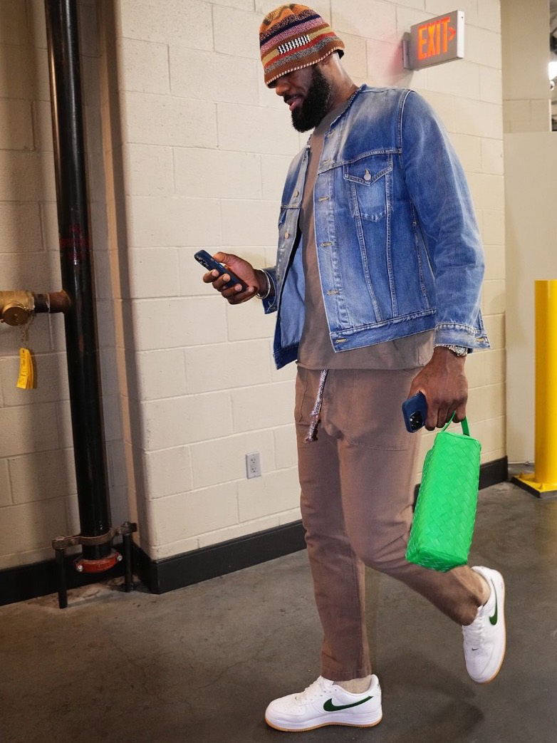 开云体育在线-NBA球员谁最会穿搭？球场外时尚盘点 